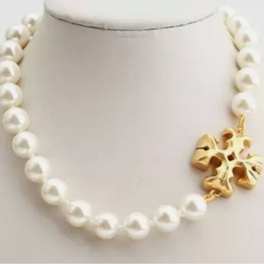 Elegant White and Gold Necklace with Pearl Strand and Bow Charm